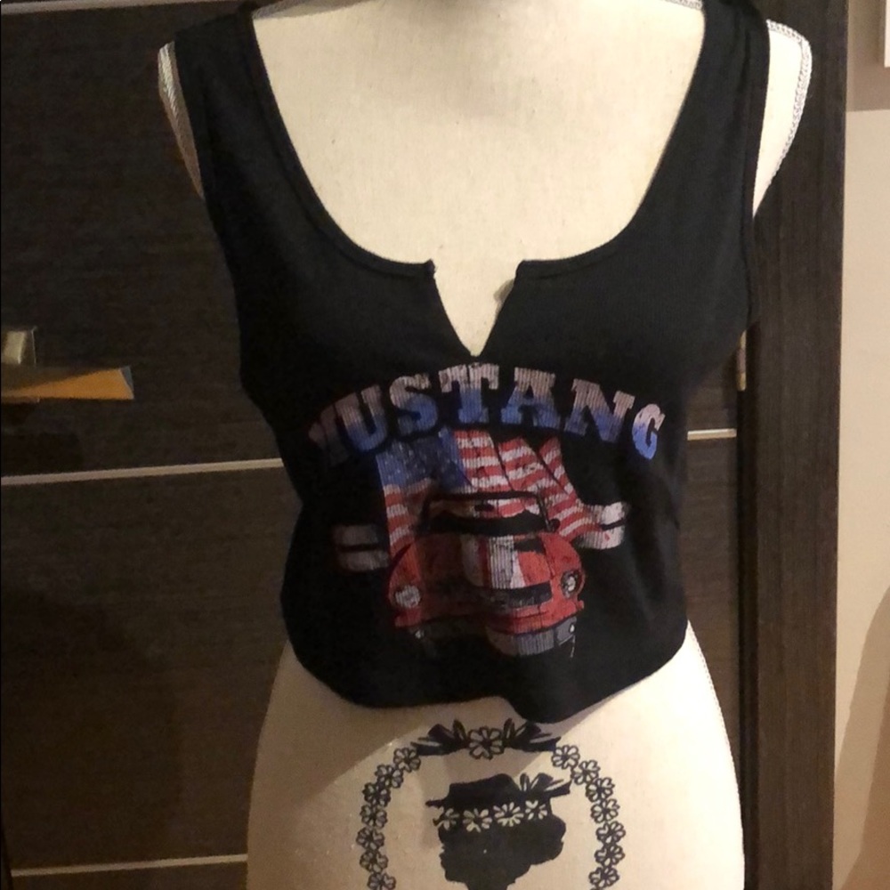 Cropped tank size large